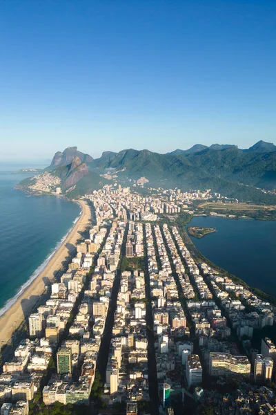 Brezilya Nın Rio Janeiro Kentindeki Ufukta Dağlarla Ipanema Leblon Sahili — Stok fotoğraf