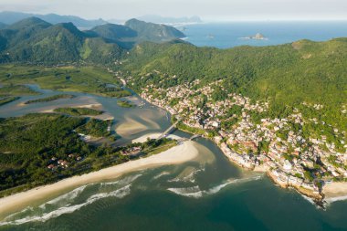 Brezilya Rio de Janeiro sahilinde Barra de Guaratiba 'nın hava görüntüsü