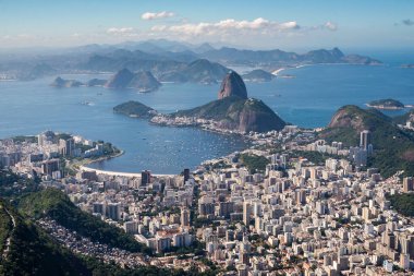 Rio de Janeiro 'nun ünlü manzarası Şekerleme Dağı ile