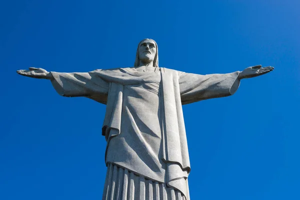 2023年5月25日ブラジル リオデジャネイロ 青い空を背景に リオとブラジルの有名なランドマークであるキリスト像 — ストック写真