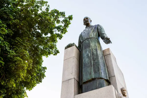 Rio de Janeiro, Brezilya - 19 Eylül 2023: Miguel Couto 'nun anıtı. Brezilyalı bir doktor, politikacı ve profesördü. 1934 'te vefat etti..