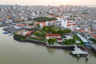 Brezilya 'da Belem City Panorama ile Tarihi Top Kalesi ve Çevre Alanı Hava Görüntüsü