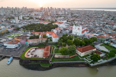 Brezilya 'da Belem City Panorama ile Tarihi Top Kalesi ve Çevre Alanı Hava Görüntüsü
