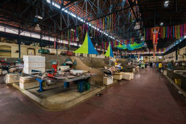 Belem, Brezilya - 26 Aralık 2023: Ünlü Ver o Peso balık pazarı Noel tatilleri nedeniyle neredeyse boş.