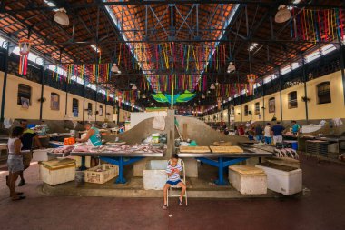 Belem, Brezilya - 26 Aralık 2023: Ünlü Ver o Peso balık pazarı Noel tatilleri nedeniyle neredeyse boş.