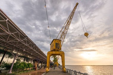Belem şehrindeki rıhtım istasyonu restoranları ve dükkanları olan popüler bir yerdir.
