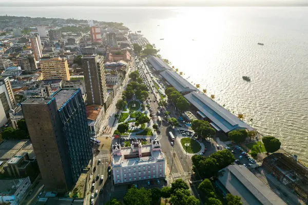 Brezilya 'nın kuzeyinde Belem City' deki Waldemar Henrique Meydanı ve Rıhtım İstasyonunun Hava Görüntüsü