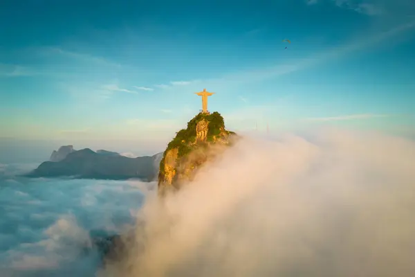 Rio Janeiro Brasil Abril 2024 Montanha Corcovado Sobre Nuvens Com Fotos De Bancos De Imagens Sem Royalties