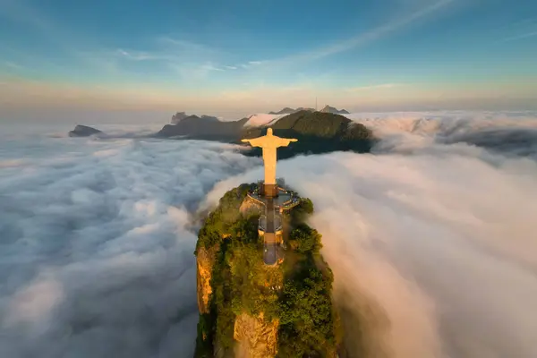 Rio Janeiro Brasil Abril 2024 Montanha Corcovado Sobre Nuvens Com Imagens Royalty-Free