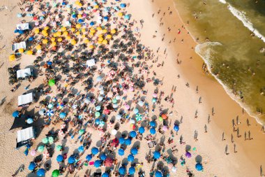 Rio 'daki Kalabalık Ipanema Sahili' nin Üstten Aşağı Manzarası