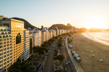 Atlantica Bulvarı ve Rio de Janeiro 'daki Copacabana Plajı.