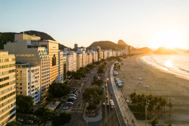 Atlantica Bulvarı ve Rio de Janeiro 'daki Copacabana Plajı.