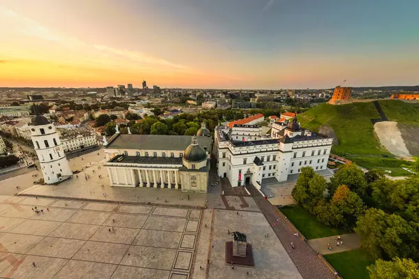 Çan Kulesi, Katedral, Grand Dük Sarayı ve Vilnius City 'deki Gediminas Kalesi' nin Havadan Görüntüsü
