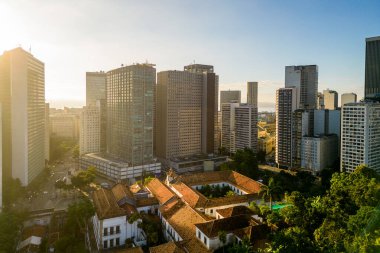Rio de Janeiro Şehir Merkezi Gündoğumu Skyline Ofis Binaları ve Saint Anthony Manastırı