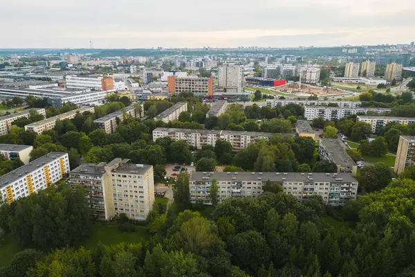 Vilnius şehrindeki Tipik Sovyet Komünist yerleşim bölgesinin hava görüntüsü