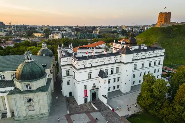 Vilnius şehrindeki Grand Dük Sarayı ve Gediminas Kalesi