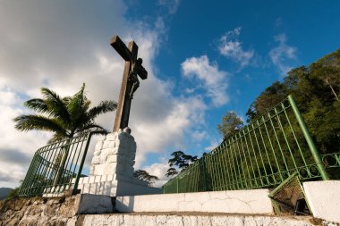 İsa, Brezilya Dağları 'ndaki Petropolis şehrine giden yoldaki İsa Gözcü Anıtı' nda