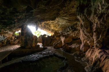 Maquine Mağarası, Brezilya 'nın Minas Gerais eyaletinde yer alan en eski ve en çok ziyaret edilen mağaralarından biridir.