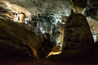 Maquine Mağarası, Brezilya 'nın Minas Gerais eyaletinde yer alan en eski ve en çok ziyaret edilen mağaralarından biridir.