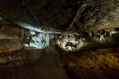 Maquine Mağarası, Brezilya 'nın Minas Gerais eyaletinde yer alan en eski ve en çok ziyaret edilen mağaralarından biridir.