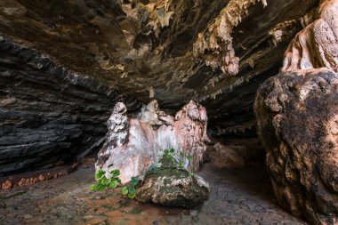 Maquine Mağarası, Brezilya 'nın Minas Gerais eyaletinde yer alan en eski ve en çok ziyaret edilen mağaralarından biridir.