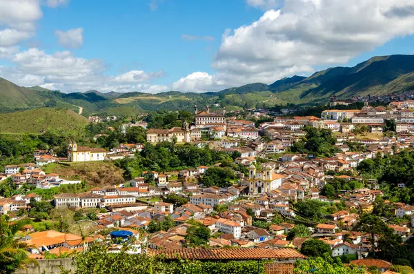 Brezilya 'nın Dağ Bölgesindeki Ouro Preto Town Panoramik Manzarası