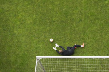 Soccer goalkeeper goalkeeper intervention - view from above