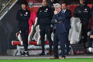 PRAG, CZECH REPUBLIC - 24 Mart 2023: UEFA Euro 2024 elemeleri. Maç Çek Cumhuriyeti - Polonya 3: 1. Fernando Santos Polonya teknik direktörü..