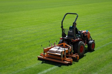 Stadyumda çok amaçlı futbol sahası 
