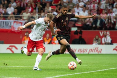 WARsaw, POLAND - 16 Haziran 2023 Polonya-Almanya maçı 1: 0. Eylemde Jakub Blaszczykowski Kuba (L) Malick Thiaw (R).