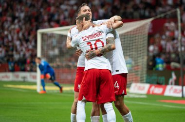 WARsaw, POLAND - 16 Haziran 2023 Polonya-Almanya maçı 1: 0. Piotr Zielinski (L) Sebastian Szymanski (10) Tomasz Kedziora gol attıktan sonra sevinç.