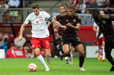 WARsaw, POLAND - 16 Haziran 2023 Polonya-Almanya maçı 1: 0. Robert Lewandowski (L) ve Malick Thiaw (R)).