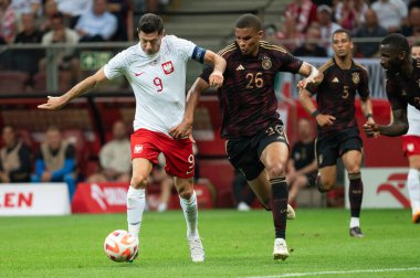 WARsaw, POLAND - 16 Haziran 2023 Polonya-Almanya maçı 1: 0. Robert Lewandowski (L) ve Malick Thiaw (R)).