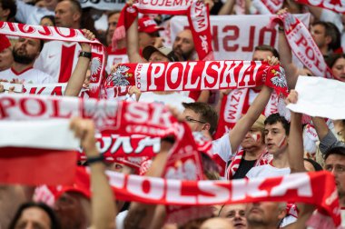 WARsaw, POLAND - 16 Haziran 2023 Polonya-Almanya maçı 1: 0. Çocuk felci destekçileri için tezahürat.