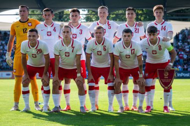 LEGNICA, POLAND - 11 Eylül 2023: 20 Elit Lig altındaki arkadaşça futbol maçı Polonya Almanya 'ya karşı 1: 1. Maçtan önce Polonya takımı.
