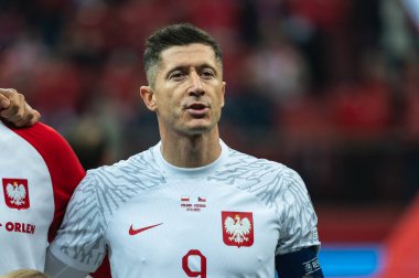 WARsaw, POLAND - 17 Kasım 2023: 2024 UEFA Euro 2024 elemeleri. Polonya - Çek Cumhuriyeti 1: 1. Marş sırasında Robert Lewandowski.