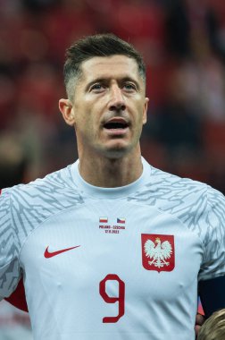 WARsaw, POLAND - 17 Kasım 2023: 2024 UEFA Euro 2024 elemeleri. Polonya - Çek Cumhuriyeti 1: 1. Marş sırasında Robert Lewandowski.