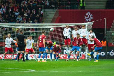WARsaw, POLAND - 17 Kasım 2023: 2024 UEFA Euro 2024 elemeleri. Polonya - Çek Cumhuriyeti 1: 1. Çek takımına serbest vuruş.