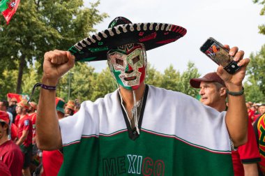 LEIPZIG, GERMANY - 18 Haziran 2024: Euro 2024 Groupe F maçı Portekiz - Çek 2: 1. Maçtan önce Portekiz taraftarı.