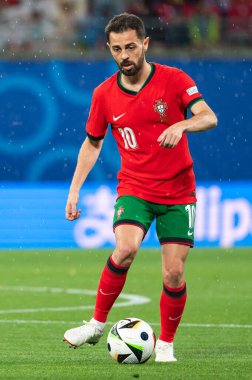 LEIPZIG, GERMANY - 18 Haziran 2024: Euro 2024 Groupe F maçı Portekiz - Çek 2: 1. Hareket halinde Bernardo Silva.