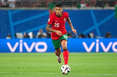 LEIPZIG, GERMANY - 18 Haziran 2024: Euro 2024 Groupe F maçı Portekiz - Çek 2: 1. Aslında Joao Cancelo.