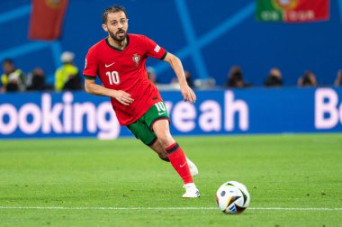 LEIPZIG, GERMANY - 18 Haziran 2024: Euro 2024 Groupe F maçı Portekiz - Çek 2: 1. Hareket halinde Bernardo Silva