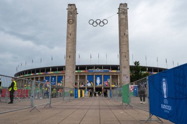 BERLİN, GERMANY - 21 Haziran 2024: Euro 2024 Grup D maçı Polonya - Avusturya 1: 3. Olimpik Stadyum Olimpiyat Stadyumu