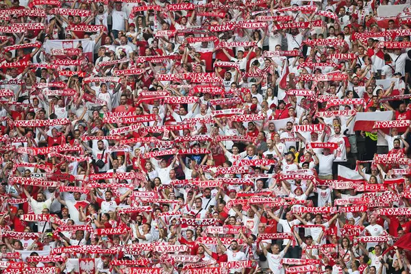 BERLİN, GERMANY - 21 Haziran 2024: Euro 2024 Grup D maçı Polonya - Avusturya 1: 3. Polonyalı destekçiler