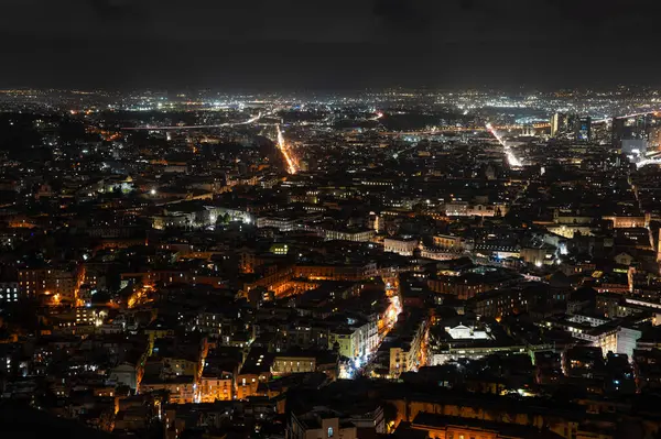 NAPLES, ITALY - 15 HAZİRAN; 2024: Akşam boyunca şehirde hava görüntüsü