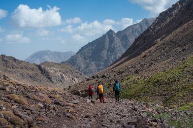 Toubkal yolu, Kuzey Afrika 'nın en yüksek dağı..