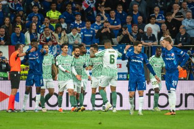 WROCLAW, POLAND - 28 Mayıs 2025: UEFA Konferans Ligi Final Maçı Real Betis - Chelsea 1: 4. Johnny Cardoso (4) Hector Bellerin (8) Natan (6) gol attıktan sonra takım neşesi.