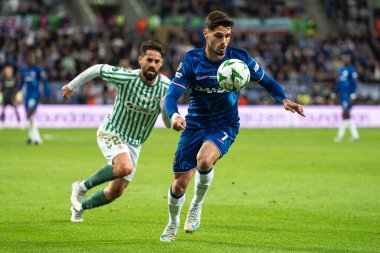 WROCLAW, POLAND - 28 Mayıs 2025 UEFA Konferans Ligi Final Maçı Real Betis - Chelsea. Eylemde Isco (L) ve Pedro Neto (R)).