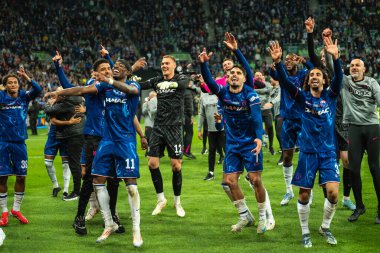 WROCLAW, POLAND - 28 Mayıs 2025 UEFA Konferans Ligi Final Maçı Real Betis - Chelsea. Chelsea takımı oyundan sonra neşe içinde.