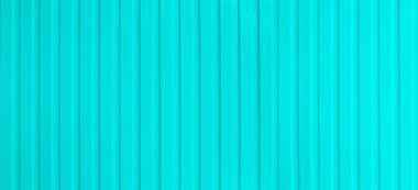 Arkaplan tasarımı için açık mavi alüminyum duvarın geniş yüzeyi.